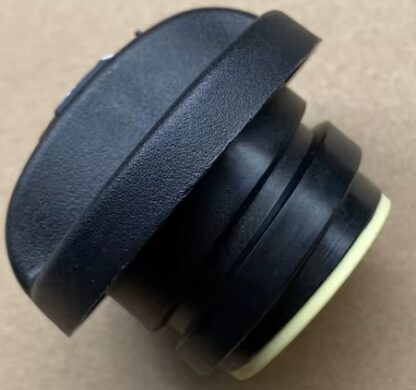 Mitsubishi Colt Oil Cap